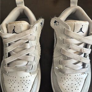 Nike Kids Sneakers in White and Blue